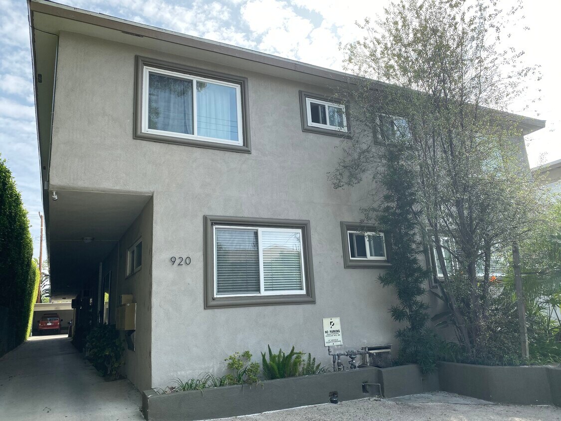 920 N Sweetzer Ave, West Hollywood, CA 90069 Apartments in West