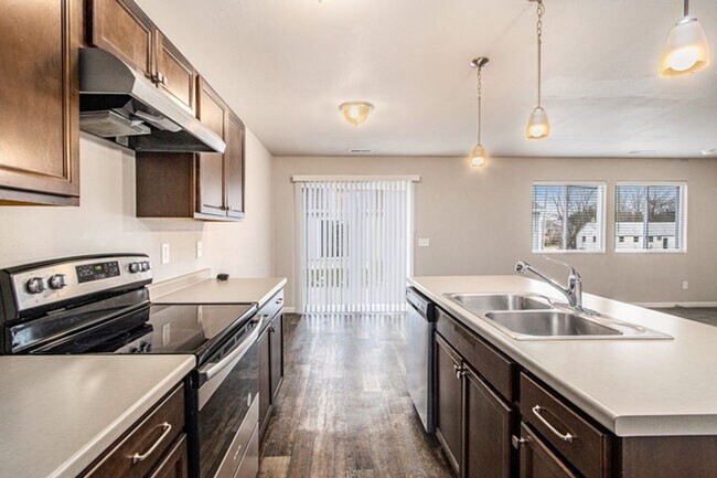 Foto del edificio - Newer 3 bedroom Condo