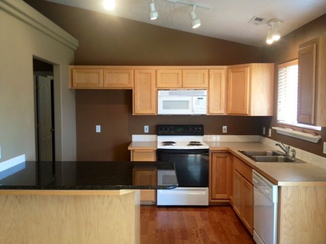 Building Photo - 9275 N Ramsgate Ln