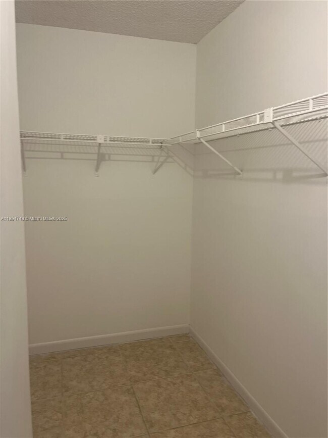 Foto del edificio - 725 NW 103rd Terrace