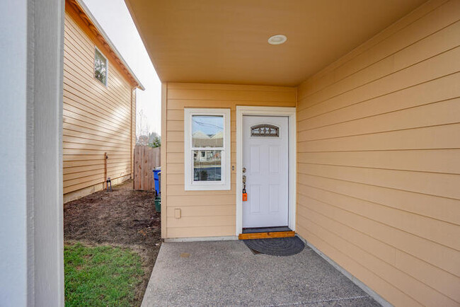 Foto del edificio - Beautiful Newer Townhome In Landover Sharmel