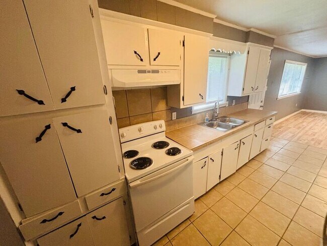 Building Photo - 3137 Bienville Dr