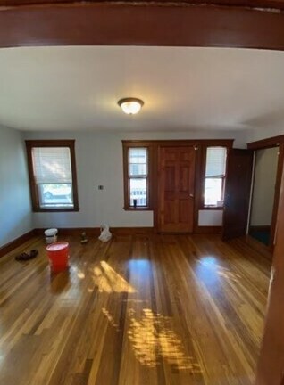 Building Photo - 71 Saxton St