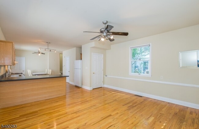 Foto del edificio - 46 Phoenix Ave