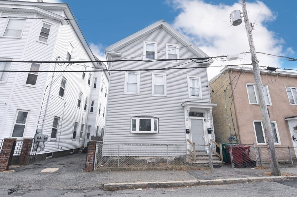 32 Swift St Unit 2, Lowell, MA 01852 Room for Rent in Lowell, MA