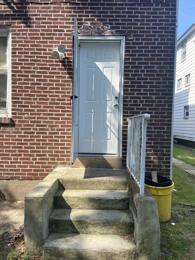 Foto principal - 1446 W State St