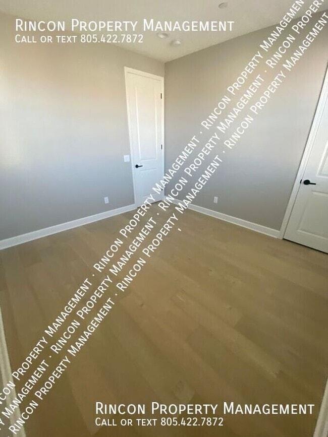 Building Photo - ONE BEDROOM RENTAL with Shared Bathroom an...