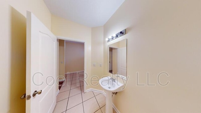 Building Photo - 3750 Silver Bluff Blvd
