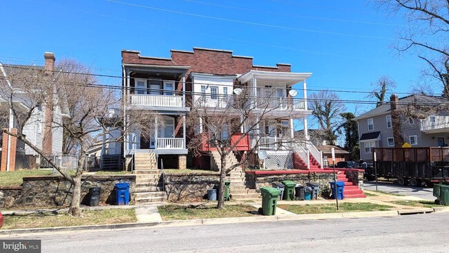 Building Photo - 1105 Walnut Ave