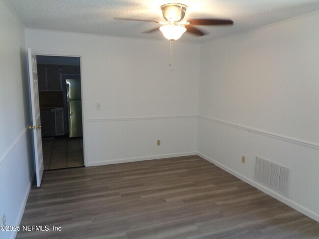 Foto del edificio - 812 Maplewood Ln