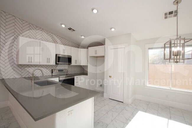 Foto del edificio - 1715 N Desert Willow St