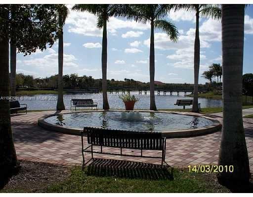 Foto del edificio - 2541 Centergate Dr