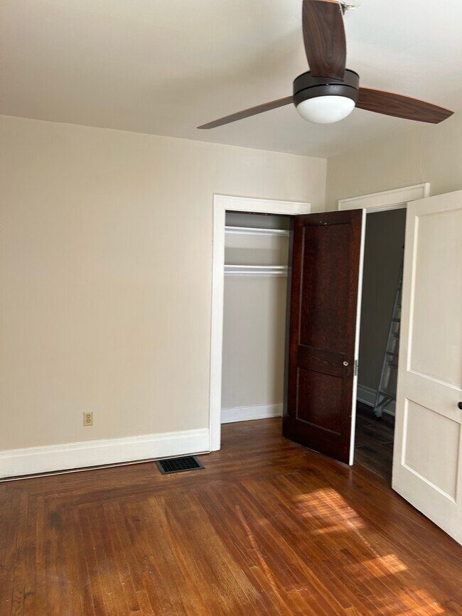 Dormitorio - 170 Ward Ave