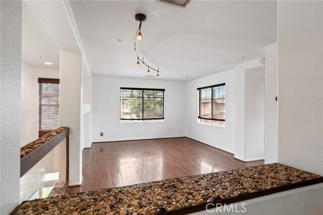 Building Photo - 278 Woodcrest Ln