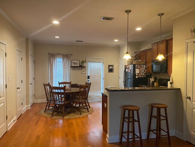 Foto del edificio - 232 Center Park Ln