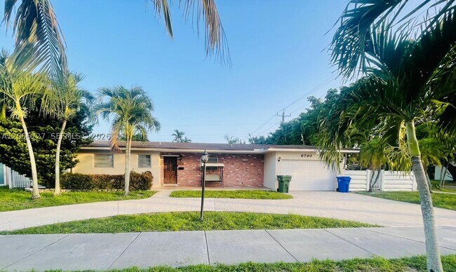 Foto del edificio - 6790 SW 10th St