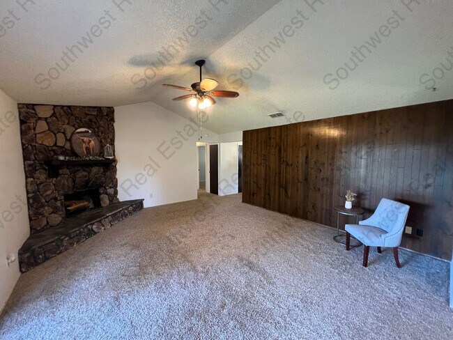 Building Photo - Charming 3-Bed, 2-Bath Home with Garage