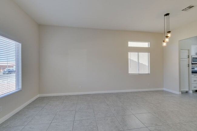 Building Photo - Beautifully Remodeled 3-Bedroom Home in No...