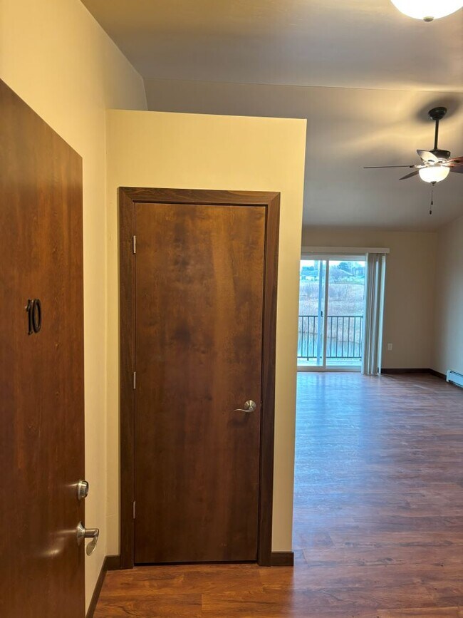 Entrada - Main Line Estates