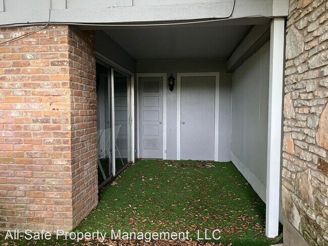 Building Photo - 4 br, 2.5 bath House - 5421 Callaghan Rd