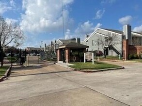 Building Photo - 12500 Sandpiper Dr