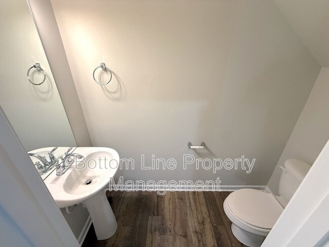 Foto del edificio - 7703 E Lane Dr