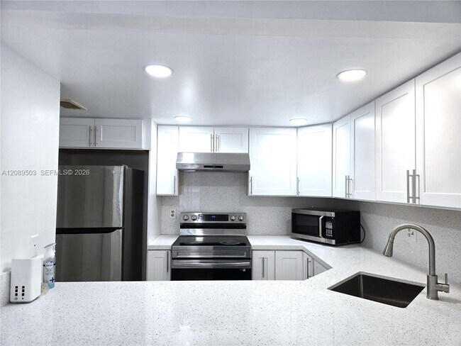 Building Photo - 800 SW 104th Ct