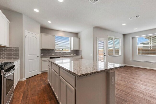 Foto del edificio - 14505 Frankel Loop