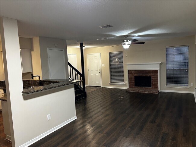 Foto del edificio - 2211 S Kirkwood Rd