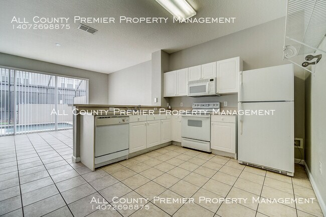 Building Photo - 2387 Silver Palm Dr