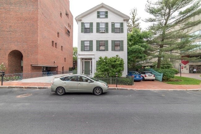 Building Photo - 10 Appian Way