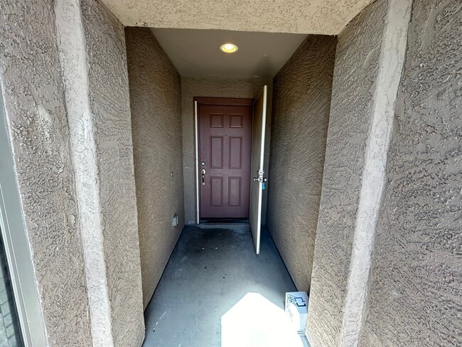 Building Photo - 7028 S 46th Dr