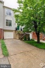 Building Photo - 2303 Massanutten Dr