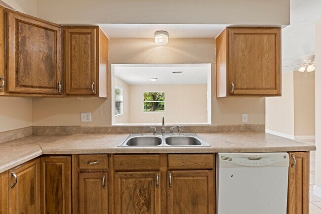 Foto del edificio - 8949 Chatham St