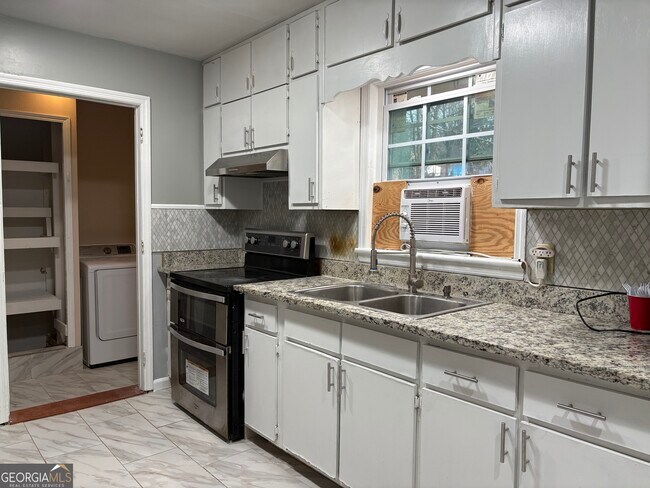 Foto del edificio - 979 Cone Rd