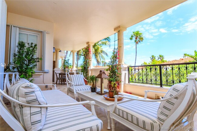 Building Photo - 19124 Fisher Island Dr