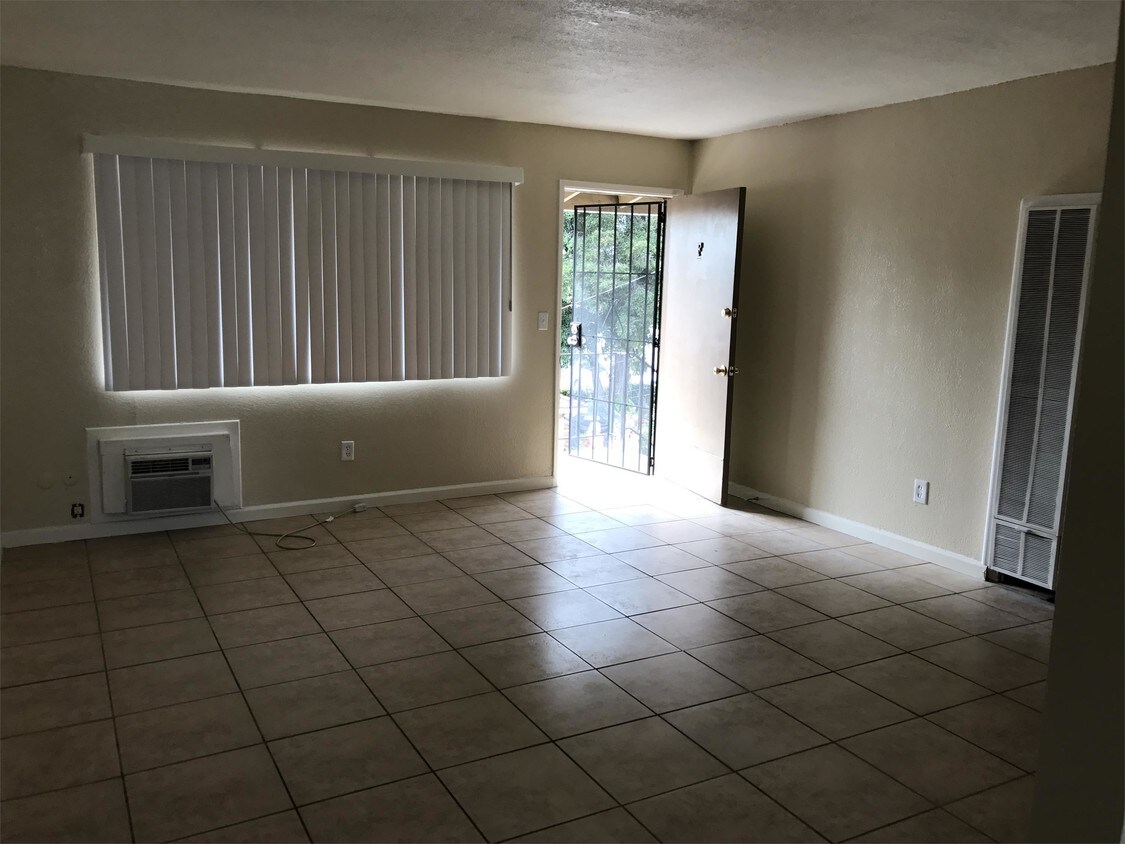 8052 Whitaker St, Buena Park, CA 90621 Room for Rent in Buena Park