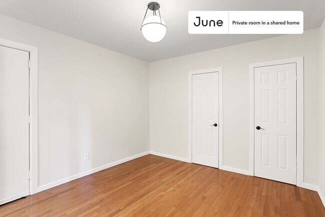 Foto del edificio - Private bedroom in 2 bed/1 bath Home