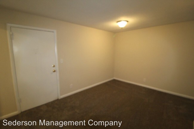Building Photo - 5811 Maple St