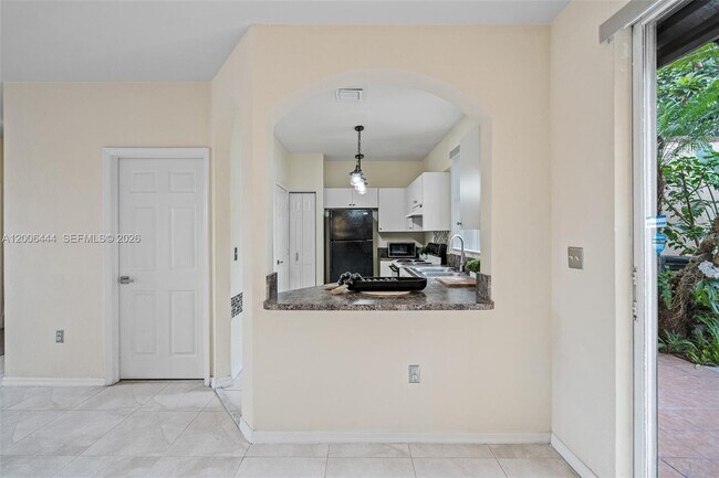 Foto del edificio - 627 E Mowry Ct