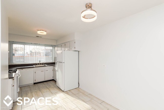 Building Photo - 3 br, 2 bath  - 2333 W Lunt Ave UNT403