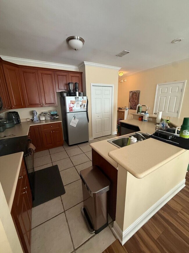 Building Photo - Modern & Spacious 3BR/2.5BA Condo with Stunning Primary Suite