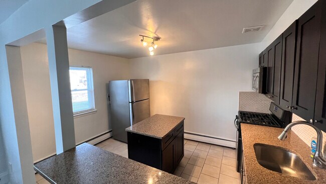 Foto del edificio - 1332 Faunce St