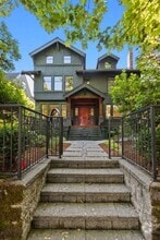 Building Photo - 1020 15th Ave E