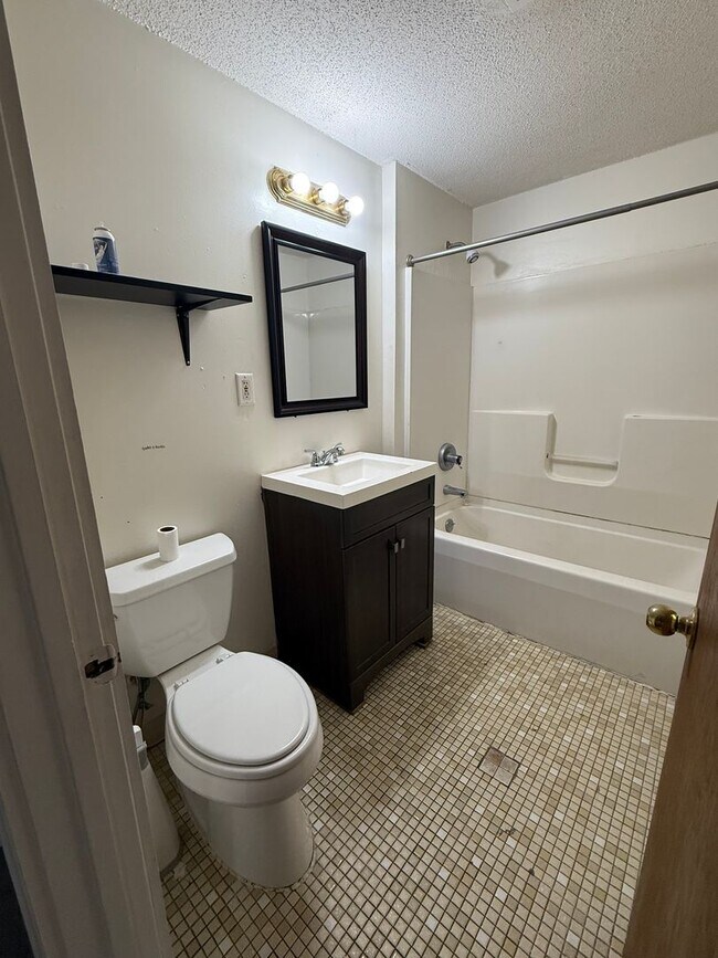 Foto del edificio - 579 Burritt St