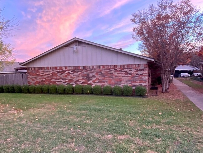Sunset Heights, Near I-30 and Hulen Street... - Sunset Heights, Near I-30 and Hulen Street... Apartment