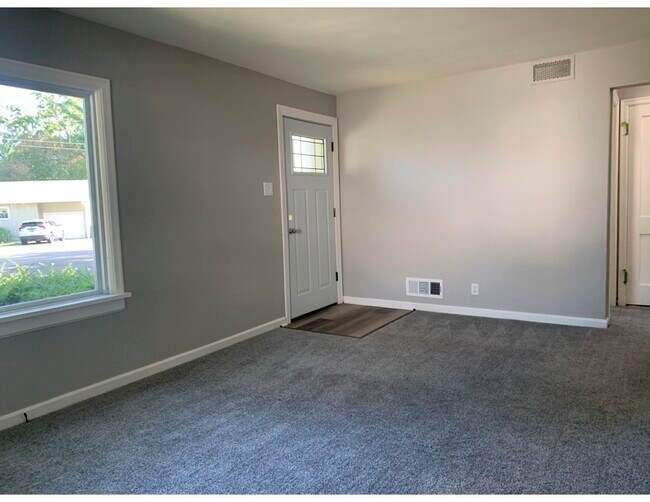 Building Photo - 109 Greenfield Dr