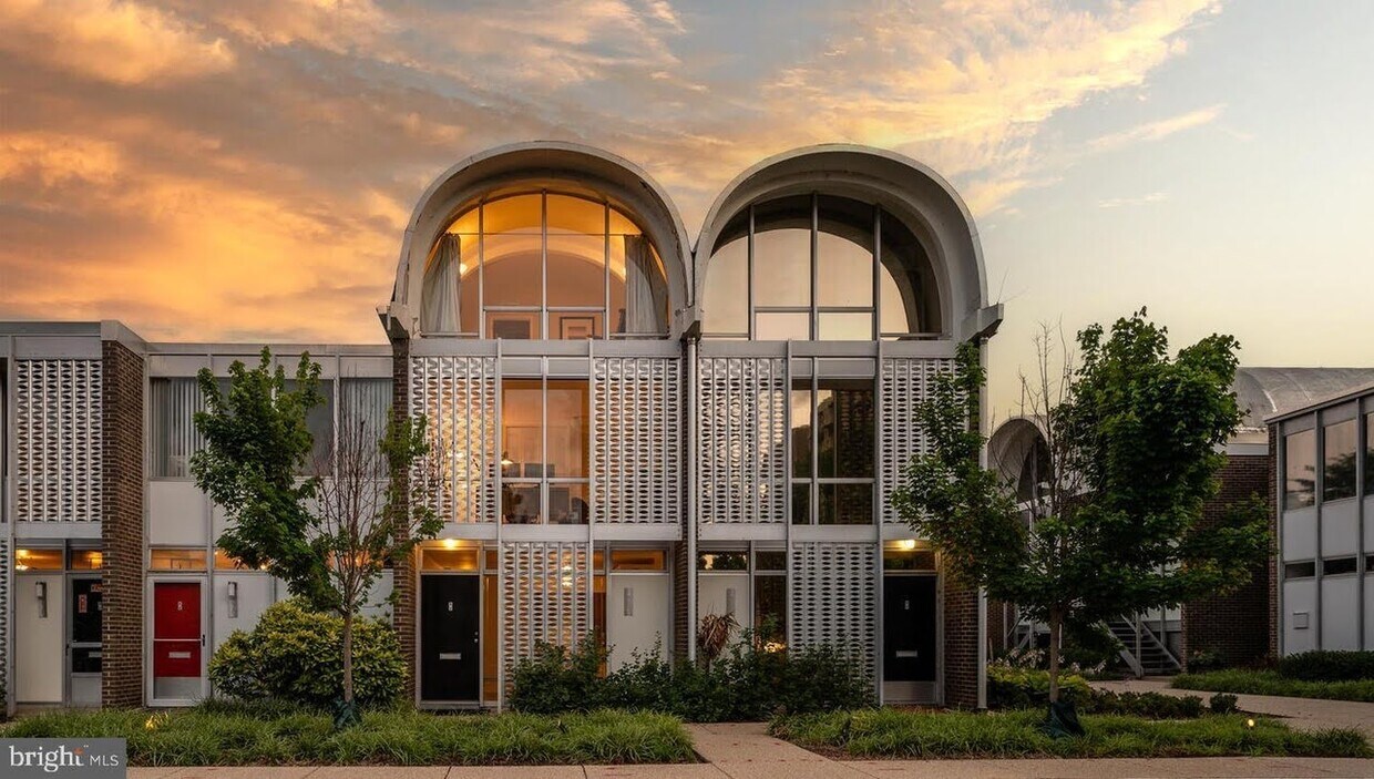 Charles Goodman barrel-roofed home - 380 N St SW