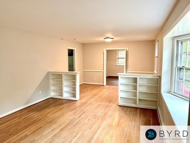 Building Photo - 2113 Woodmont Dr