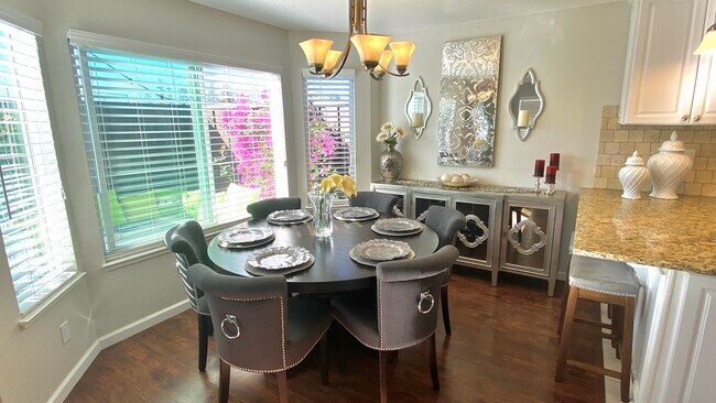 Foto del edificio - 5639 Blossom Park Ln